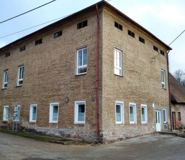 Oprava budovy kulturního domu v Šonově.