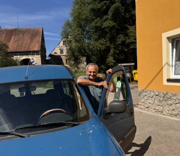 Křest nového parkoviště u KD a nového obecního bytu s Tomášem Magnuskem